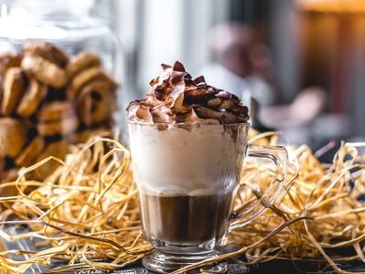 coffee glisse with cinnamon side view